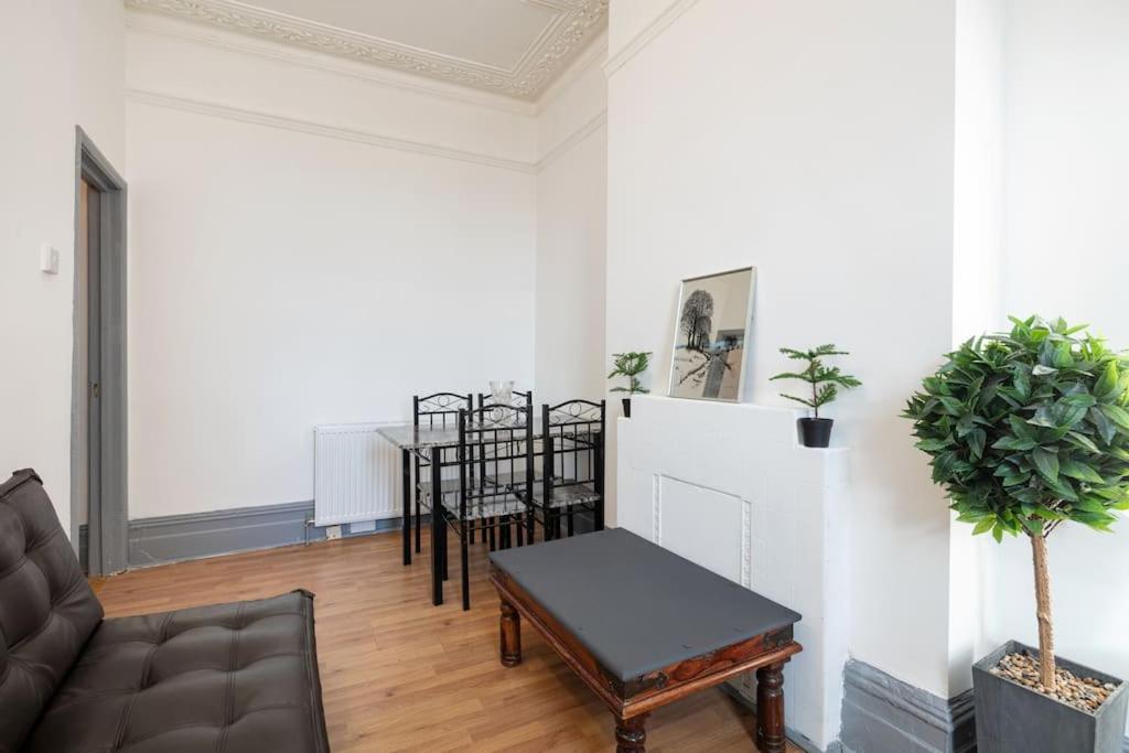 לונדון 2A - Bright & Airy 2 Bed Flat - 20 Mins To Central מראה חיצוני תמונה