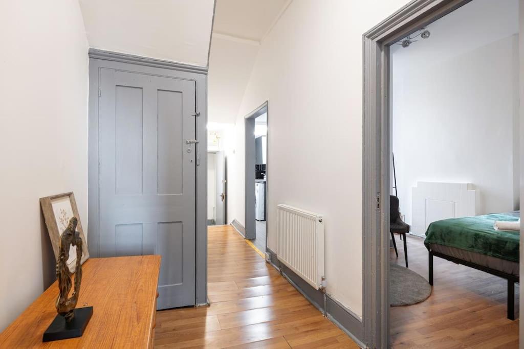 לונדון 2A - Bright & Airy 2 Bed Flat - 20 Mins To Central מראה חיצוני תמונה