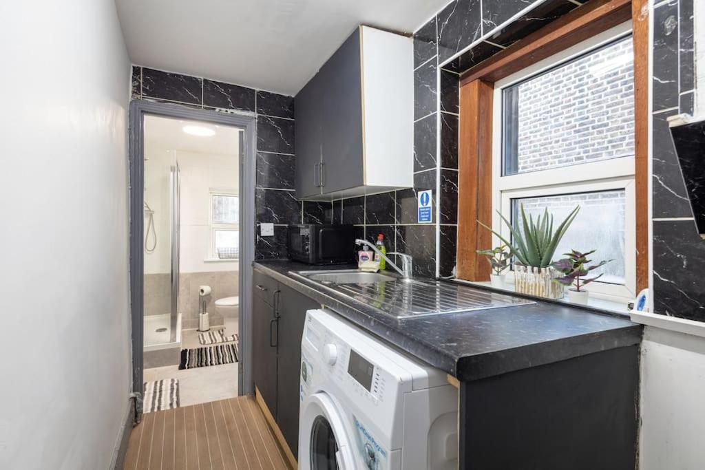 לונדון 2A - Bright & Airy 2 Bed Flat - 20 Mins To Central מראה חיצוני תמונה