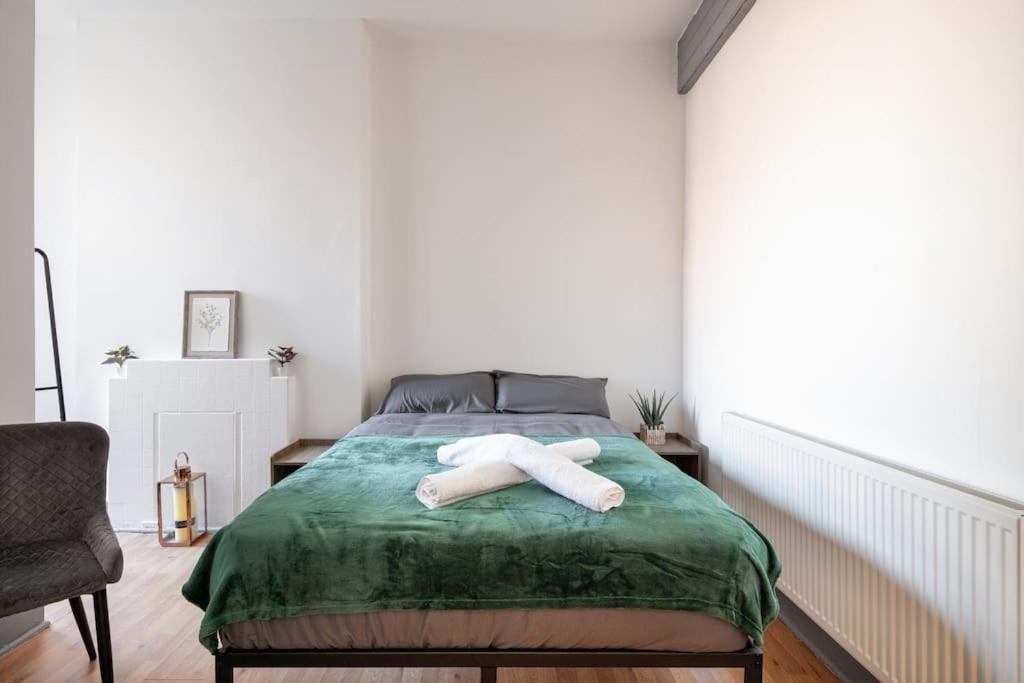 לונדון 2A - Bright & Airy 2 Bed Flat - 20 Mins To Central מראה חיצוני תמונה