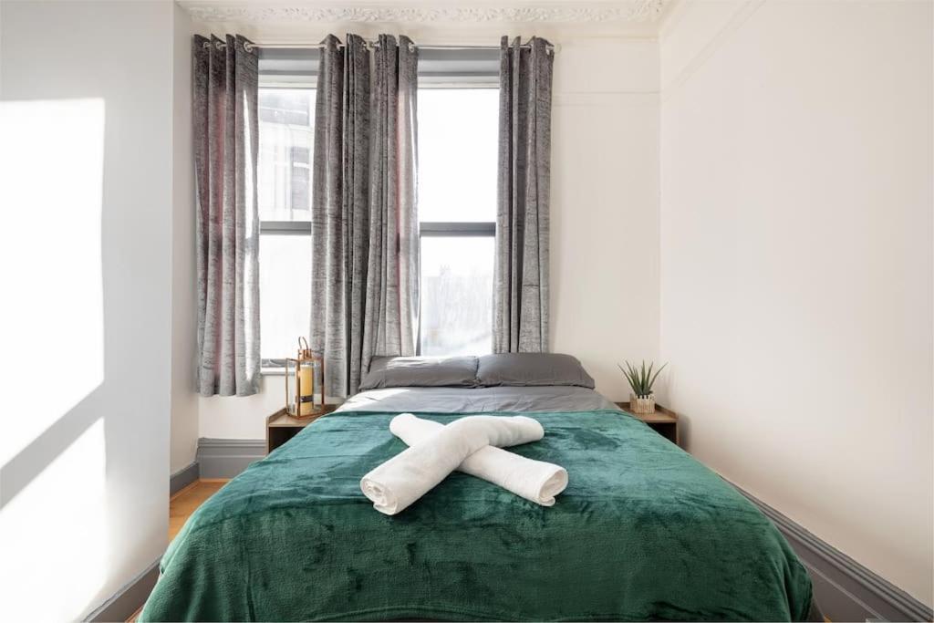 לונדון 2A - Bright & Airy 2 Bed Flat - 20 Mins To Central מראה חיצוני תמונה