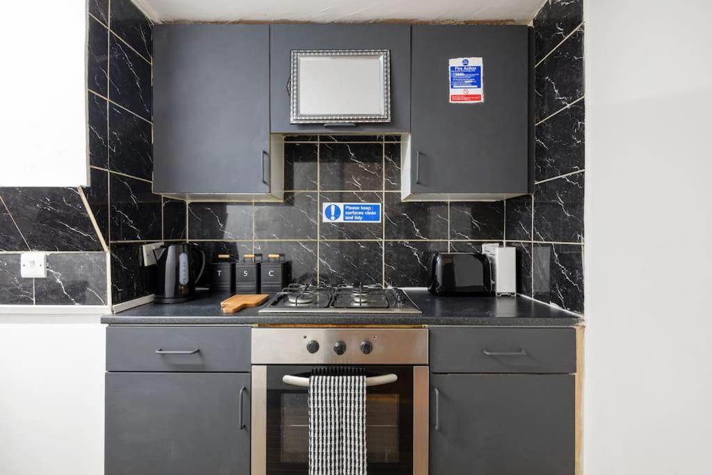 לונדון 2A - Bright & Airy 2 Bed Flat - 20 Mins To Central מראה חיצוני תמונה