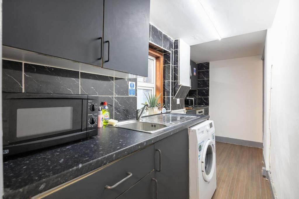 לונדון 2A - Bright & Airy 2 Bed Flat - 20 Mins To Central מראה חיצוני תמונה