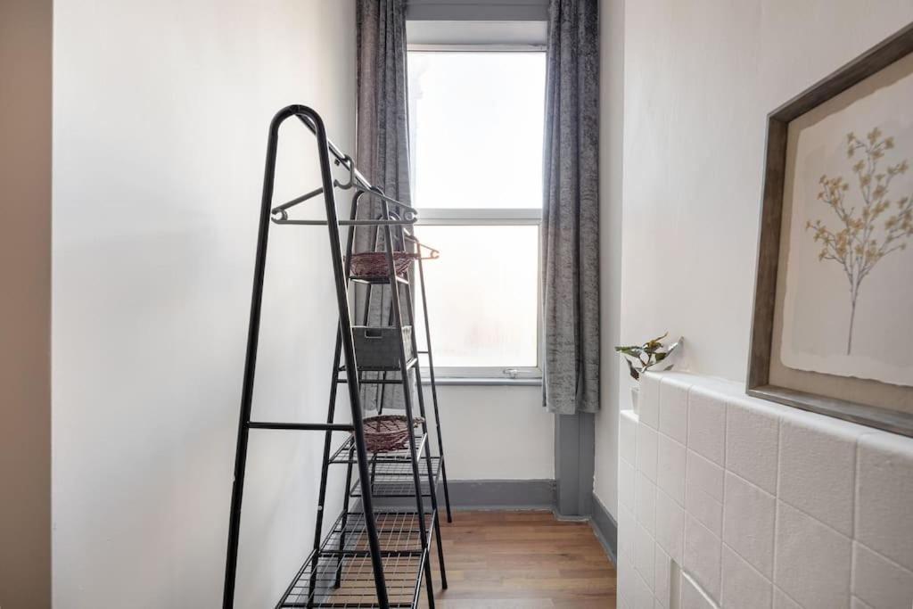לונדון 2A - Bright & Airy 2 Bed Flat - 20 Mins To Central מראה חיצוני תמונה